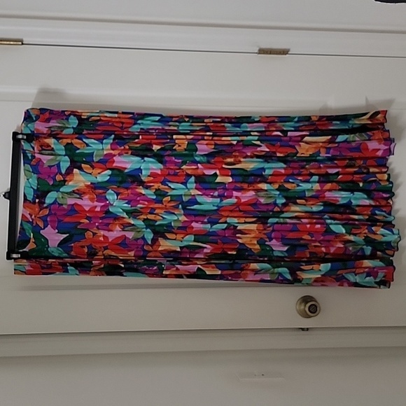 Shein Curve Size 4XL All-Over Print Pleated Skirt. Excellent Used Condition - Picture 2 of 8